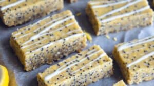 Easy No-Bake Lemon Poppy Seed Protein Bars 1 Easy No-Bake Lemon Poppy Seed Protein Bars - No Bake Lemon Poppy Seed Protein Bars midia