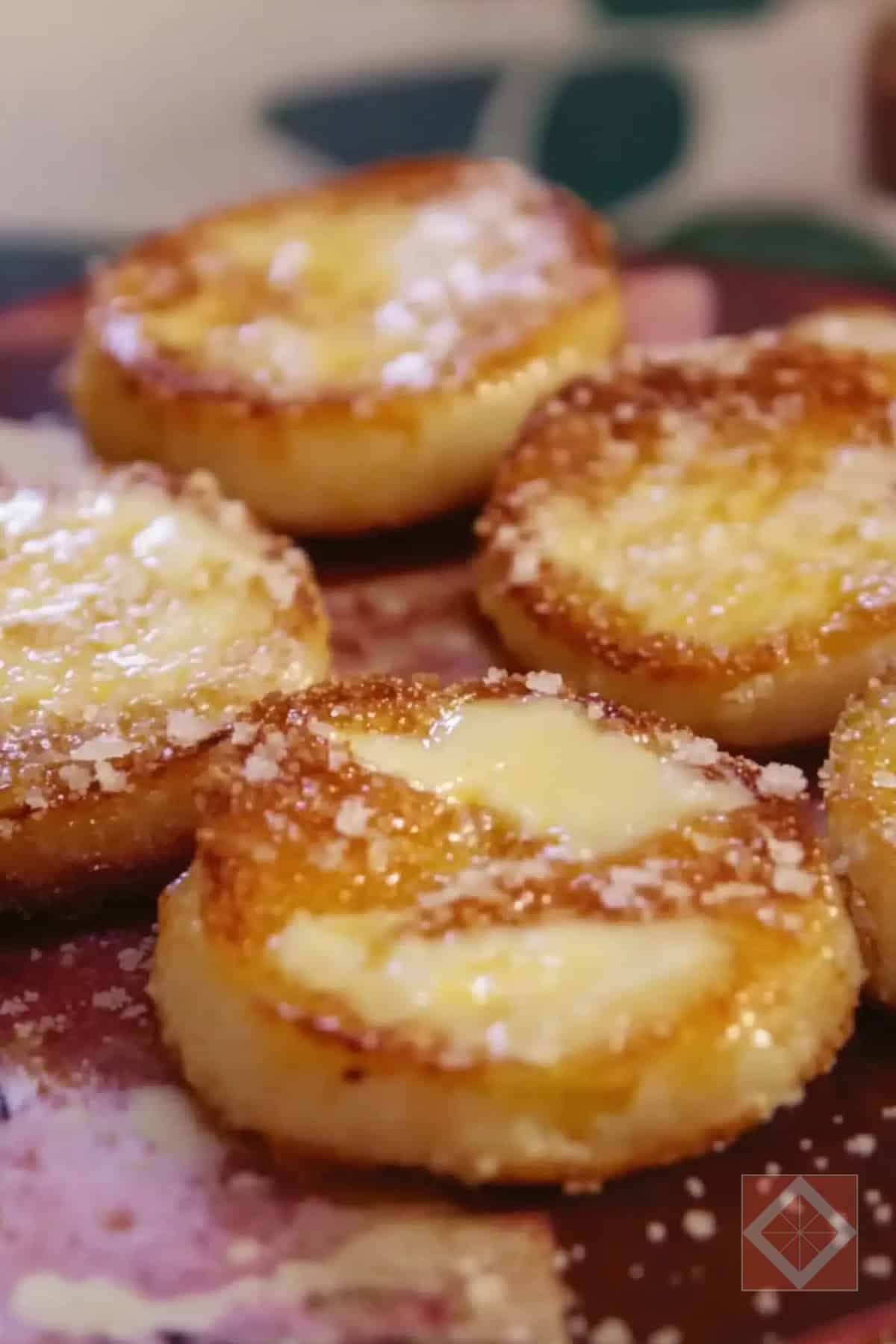 4 Cheesy Carnivore Snacks You Didn’t Know Your Air Fryer Could Make 4 4 Cheesy Carnivore Snacks You Didn’t Know Your Air Fryer Could Make - Parmesan Crusted Cheese Rounds pin 1 midia