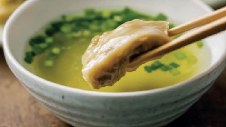 Raw Ginger-Scallion Oil: Bold Flavor in Seconds 1 Raw Ginger-Scallion Oil: Bold Flavor in Seconds - Raw Ginger Scallion Oil midia