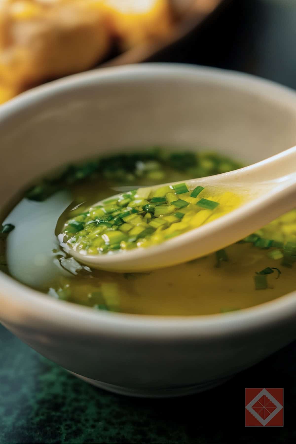 Raw Ginger-Scallion Oil: Bold Flavor in Seconds 3 Raw Ginger-Scallion Oil: Bold Flavor in Seconds - Raw Ginger Scallion Oil pin 2 midia