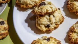 This 1930s Biscuit Recipe Survived the Great Depression for a Reason 1 This 1930s Biscuit Recipe Survived the Great Depression for a Reason - Rocks Biscuits midia