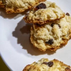 This 1930s Biscuit Recipe Survived the Great Depression for a Reason 5 This 1930s Biscuit Recipe Survived the Great Depression for a Reason - Rocks Biscuits midia