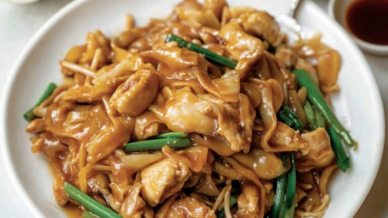 Smoky & Saucy Chicken Chow Fun 10 Smoky & Saucy Chicken Chow Fun - Smoky Saucy Chicken Chow Fun midia