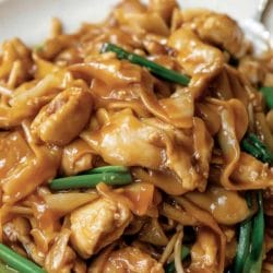 Smoky & Saucy Chicken Chow Fun 5 Smoky & Saucy Chicken Chow Fun - Smoky Saucy Chicken Chow Fun midia