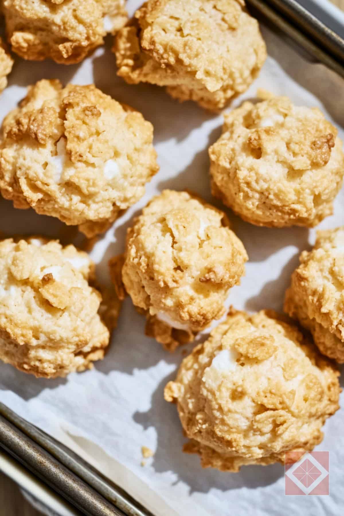 Cornflake Macaroons: Crispy, Chewy, and Straight Outta the Past 4 Cornflake Macaroons: Crispy, Chewy, and Straight Outta the Past - Sweet Crunchy Cornflake Macaroons pin 2 midia