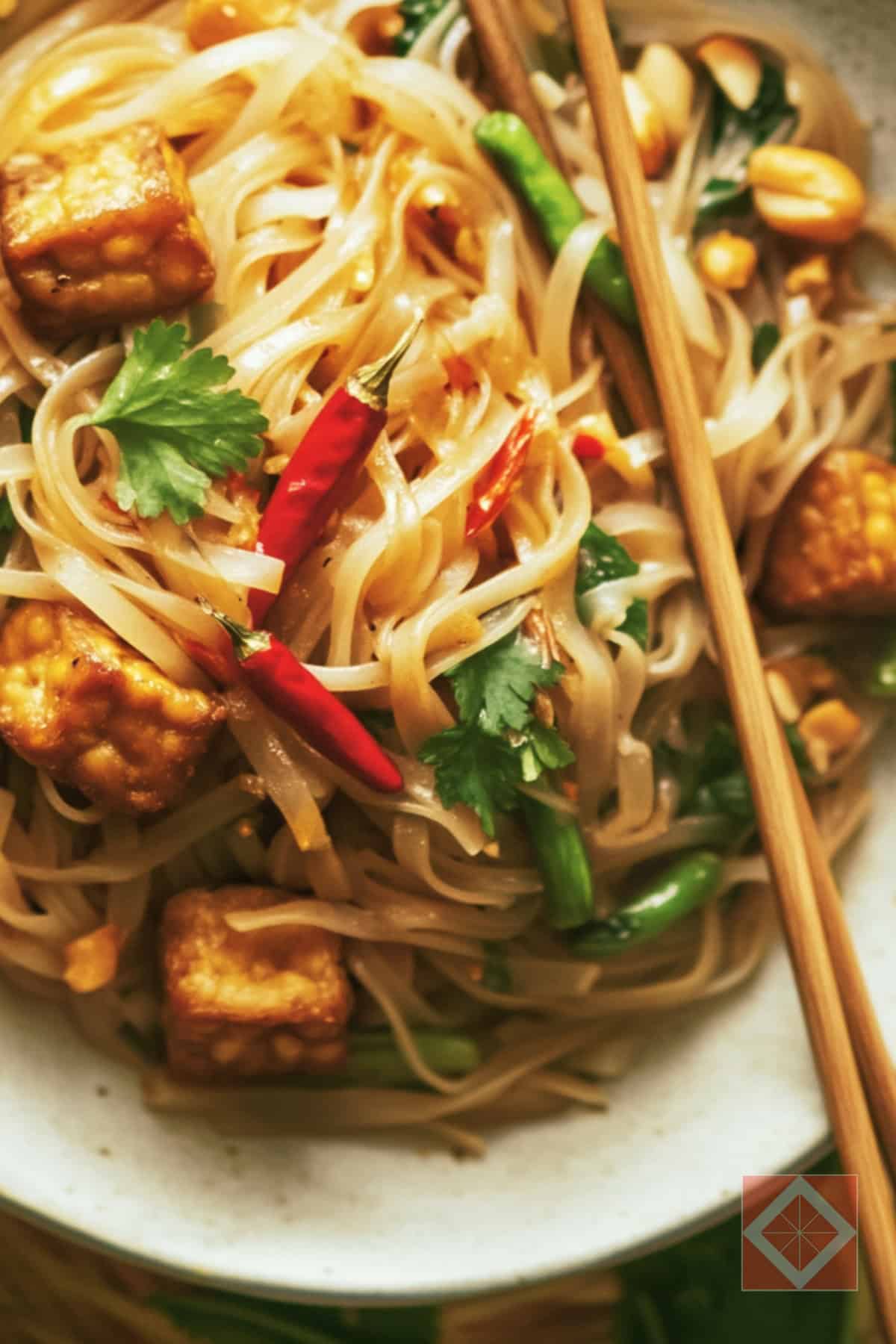 Protein-Packed Vegan Tempeh Pad Thai Recipe 3 Protein-Packed Vegan Tempeh Pad Thai Recipe - Vegan Tempeh Pad Thai Recipe pin 2 midia