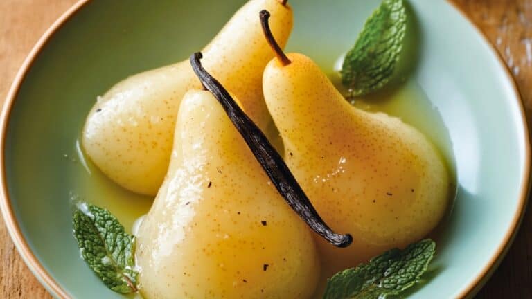White Wine-Poached Pears for Two One-Pot Recipe for a Light Dessert 2 White Wine-Poached Pears for Two One-Pot Recipe for a Light Dessert - Wine Poached Pears midia