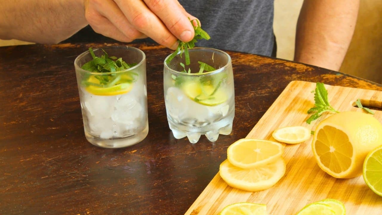 9 Gin Cocktails That Go Way Beyond the Usual G&T 11 9 Gin Cocktails That Go Way Beyond the Usual G&T - gin tonic cocktail ss1998484805 dnoh