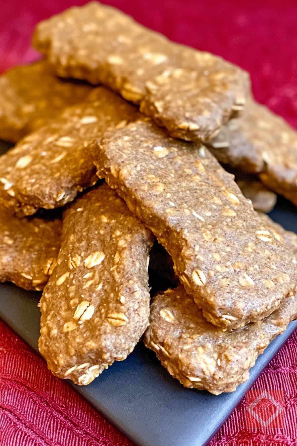 Wholesome Oat & Peanut Butter Dog Treats You Can Make in Minutes 6 This image has an empty alt attribute; its file name is Oat-Peanut-Butter-Dog-Treats-pin-2-midia.jpg