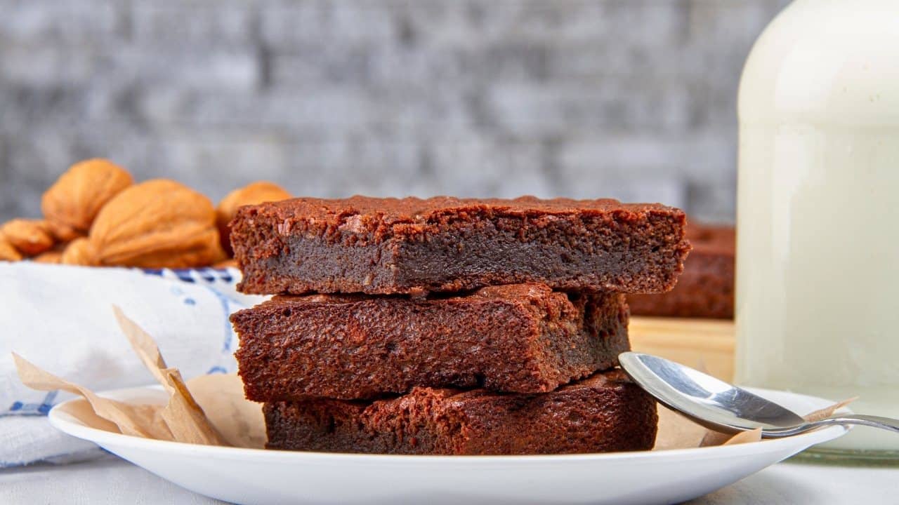 Keto-Friendly Brownie: When Chocolate Cravings Hit Hard (and Fast) 4 Keto-Friendly Brownie: When Chocolate Cravings Hit Hard (and Fast) - keto brownies ss1925388941 dnoh