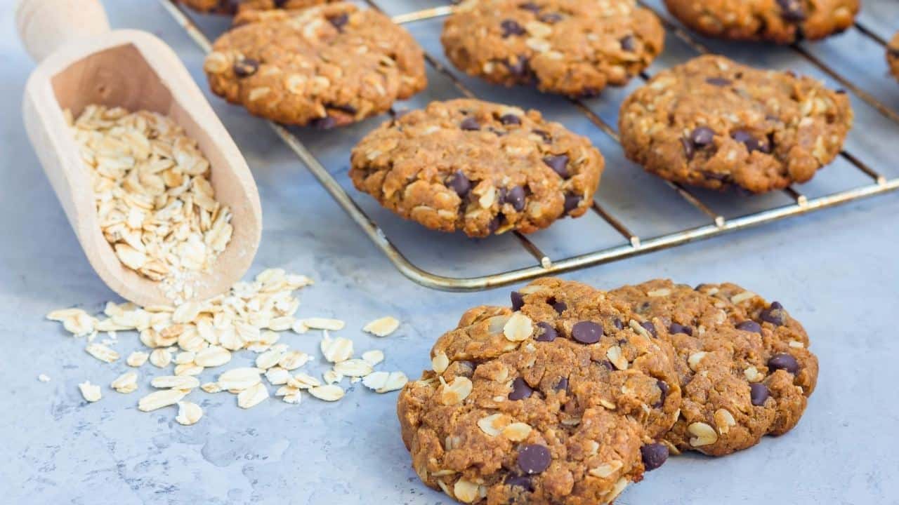 Healthy Peanut Butter Oatmeal Chocolate Chip Cookies (Soft & Chewy!) 4 Healthy Peanut Butter Oatmeal Chocolate Chip Cookies (Soft & Chewy!) - peanut butter oatmeal chocolate chip cookies ss553306015 dnoh
