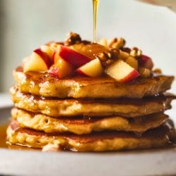 Healthy Apple-Cinnamon Pancake Recipe That Feel Like Dessert 5 Healthy Apple-Cinnamon Pancake Recipe That Feel Like Dessert - Apple Cinnamon Pancake midia