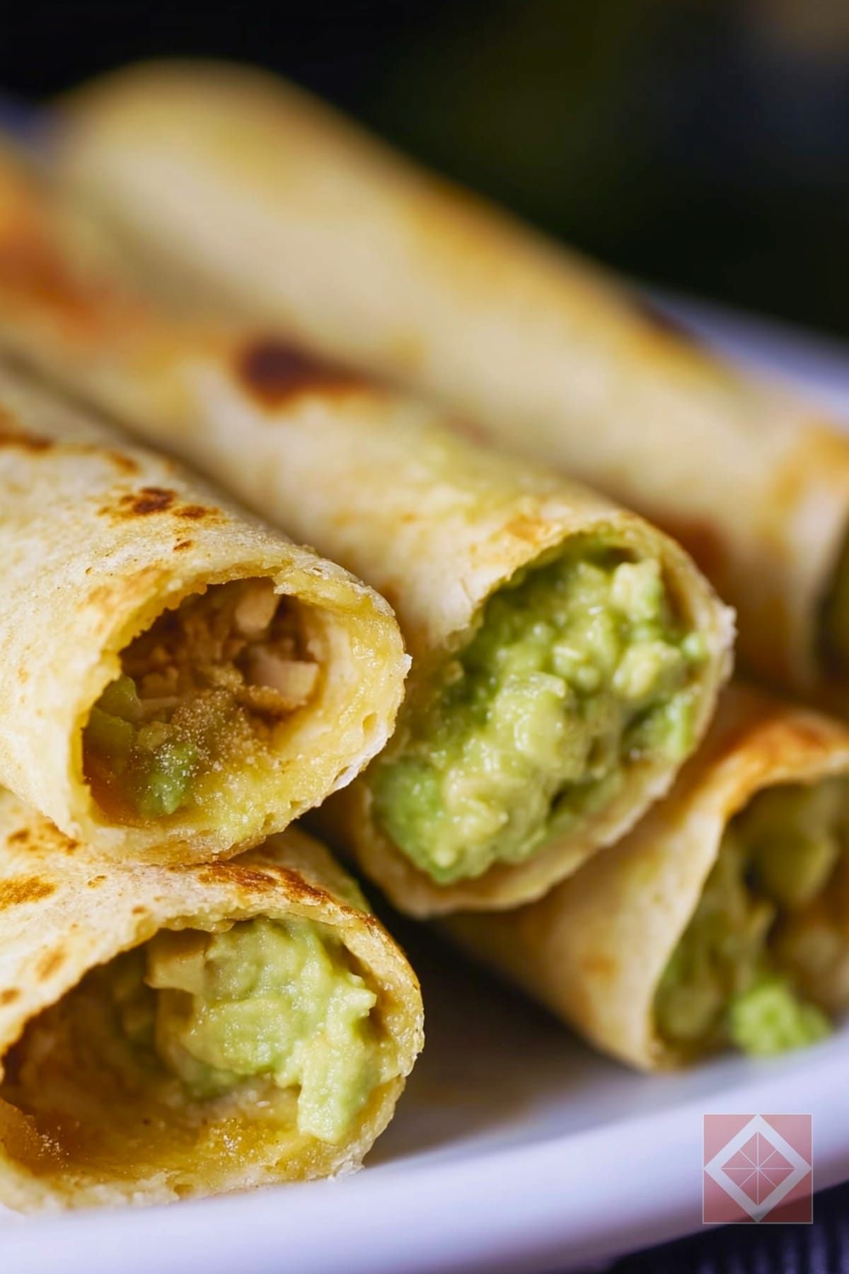 New Favorite Healthy Weeknight Taquitos Recipe 3 New Favorite Healthy Weeknight Taquitos Recipe - Baked Avocado Chicken Taquitos pin 1 midia
