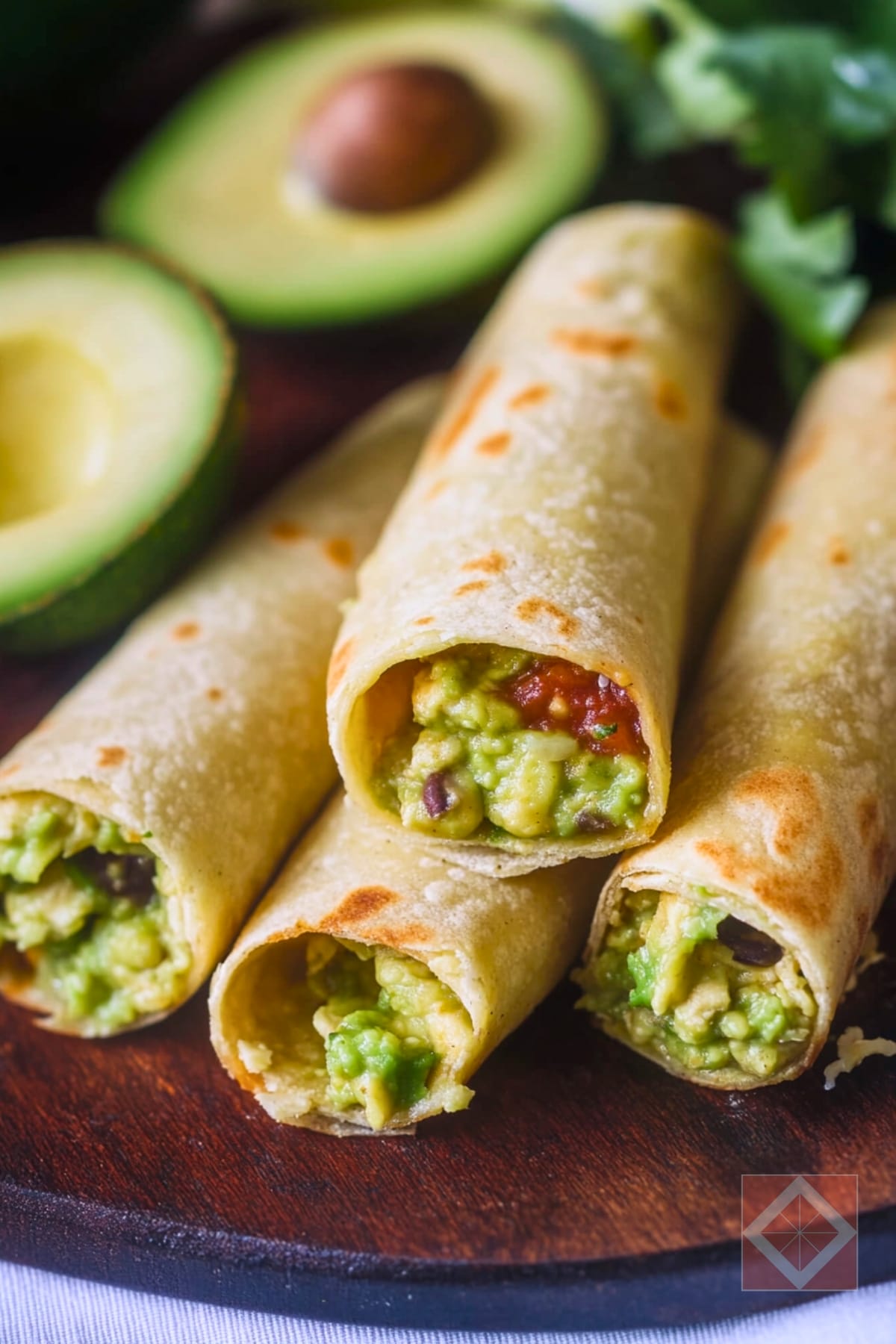 New Favorite Healthy Weeknight Taquitos Recipe 4 New Favorite Healthy Weeknight Taquitos Recipe - Baked Avocado Chicken Taquitos pin 2 midia