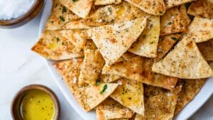 Golden Baked Pita Chips You Can’t Stop Snacking On 1 Golden Baked Pita Chips You Can’t Stop Snacking On - Baked Pita Chips midia