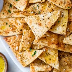 Golden Baked Pita Chips You Can’t Stop Snacking On 5 Golden Baked Pita Chips You Can’t Stop Snacking On - Baked Pita Chips midia