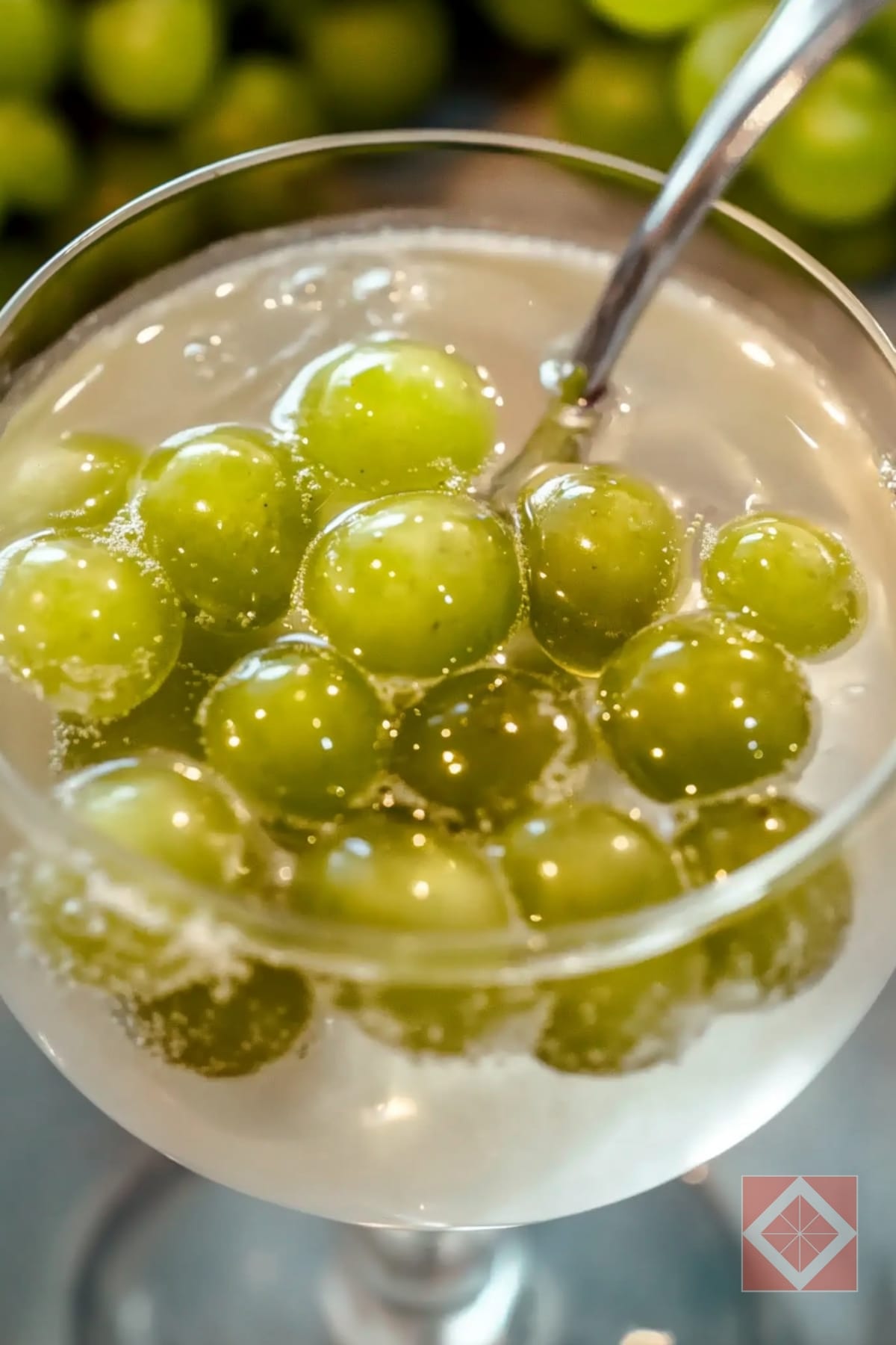 TikTok’s Boozy Grape Recipe You Need This Weekend 4 TikTok’s Boozy Grape Recipe You Need This Weekend - Boozy Grape pin 2 midia