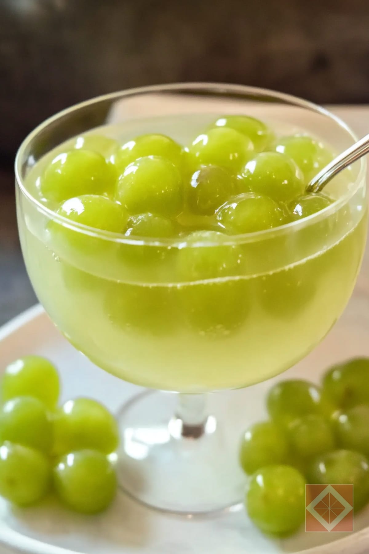 TikTok’s Boozy Grape Recipe You Need This Weekend 5 TikTok’s Boozy Grape Recipe You Need This Weekend - Boozy Grape pin 3 midia