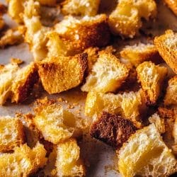 Homemade Croutons: The Crisp Topping Every Salad Deserves 5 Homemade Croutons: The Crisp Topping Every Salad Deserves - Bread Croutons midia