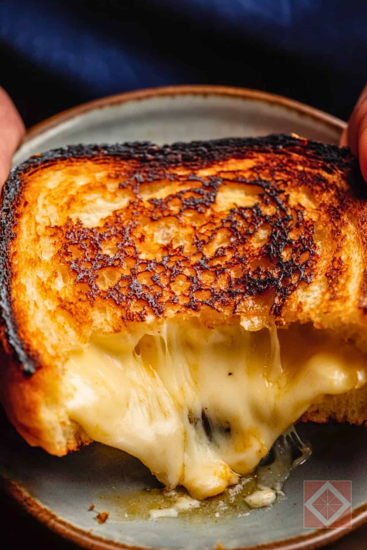 Extremely Cheesy Grilled Cheese That’s Way Too Good 3 Extremely Cheesy Grilled Cheese That’s Way Too Good - Cheesy Bread Grilled Cheese pin 1 midia