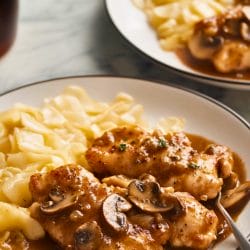 Restaurant-Style Chicken Marsala Recipe for Two 5 Restaurant-Style Chicken Marsala Recipe for Two - Chicken Marsala midia