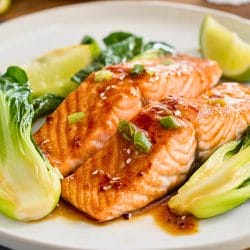 Spicy-Sweet Salmon Recipe for Two: Ready in 30 Minutes 4 Spicy-Sweet Salmon Recipe for Two: Ready in 30 Minutes - Chili Glazed Salmon with Bok Choy midia