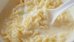 Easy TikTok Recipe Hack That Upgrades Ramen Fast 1 Easy TikTok Recipe Hack That Upgrades Ramen Fast - Creamy Ramen midia