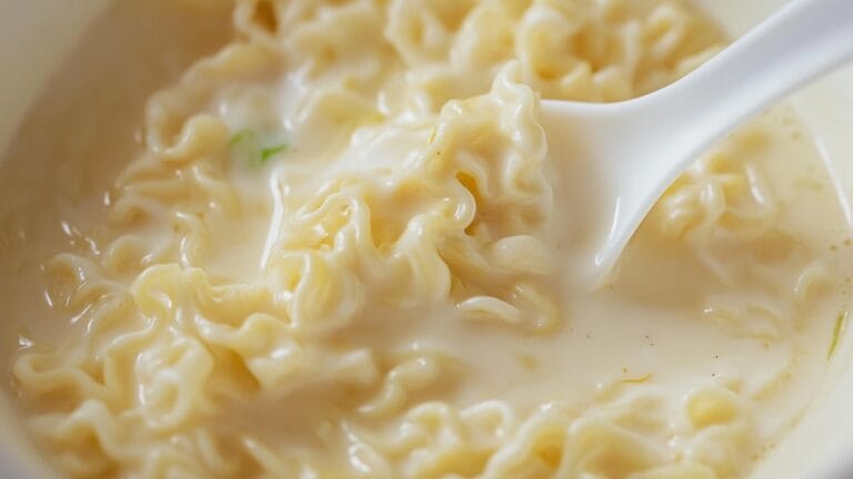 Easy TikTok Recipe Hack That Upgrades Ramen Fast 1 Easy TikTok Recipe Hack That Upgrades Ramen Fast - Creamy Ramen midia