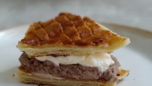 TikTok’s Favorite Croissant Flip: Viral & Easy 1 TikTok’s Favorite Croissant Flip: Viral & Easy - Croissant Flip midia