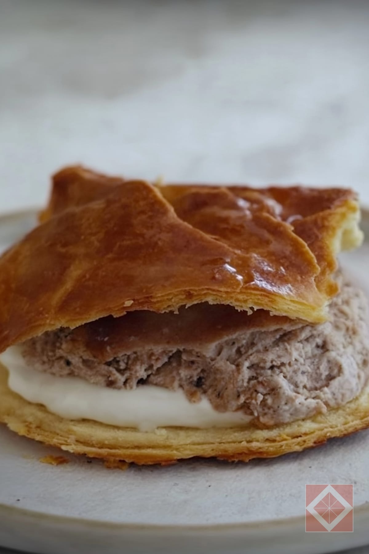 TikTok’s Favorite Croissant Flip: Viral & Easy 3 TikTok’s Favorite Croissant Flip: Viral & Easy - Croissant Flip pin 1 midia