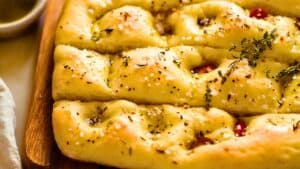Easy Crispy Focaccia: The Homemade Italian Bread Everyone Can Master 1 Easy Crispy Focaccia: The Homemade Italian Bread Everyone Can Master - Focaccia Bread midia