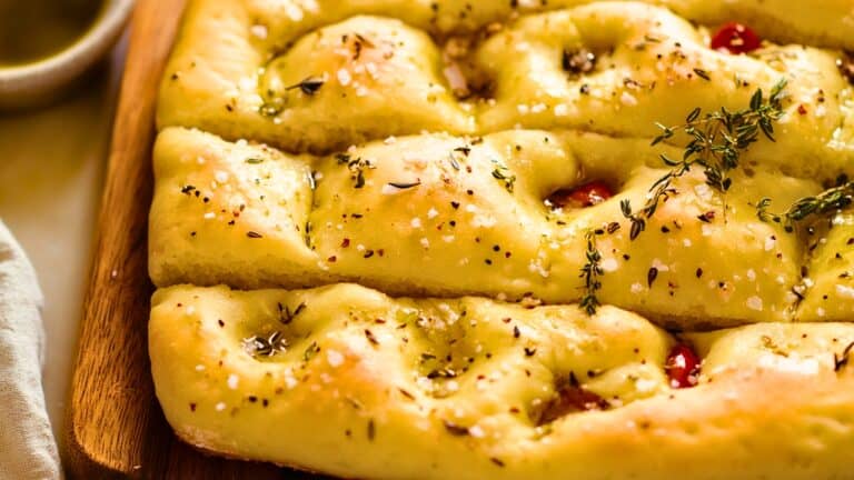 Easy Crispy Focaccia: The Homemade Italian Bread Everyone Can Master 4 Easy Crispy Focaccia: The Homemade Italian Bread Everyone Can Master - Focaccia Bread midia