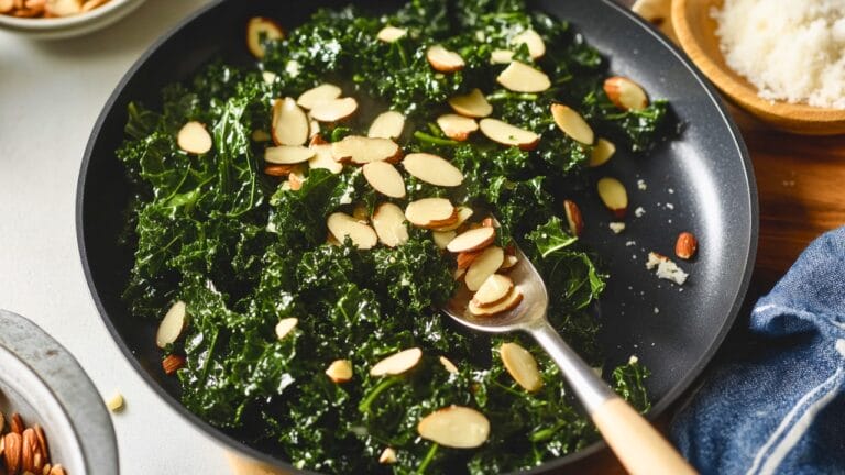 Quick Kale Recipe for Healthy Dinners Made Easy 1 Quick Kale Recipe for Healthy Dinners Made Easy - Garlicky Sauteed Kale with Almonds midia
