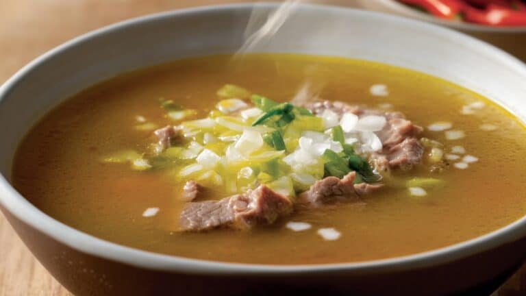 Golden Soup With Shaved Beef: A Brothy, Spicy Surprise 9 Golden Soup With Shaved Beef: A Brothy, Spicy Surprise - Golden soup midia