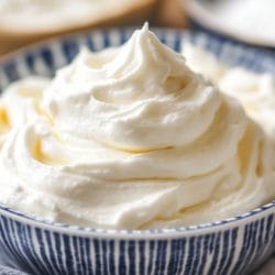 Greek Yogurt Cream Cheese Frosting: So Easy, So Light 4 Greek Yogurt Cream Cheese Frosting: So Easy, So Light - Greek Yogurt Cream Cheese Frosting midia
