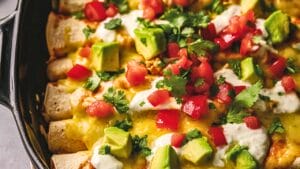 Healthy Chicken Enchiladas: Family-Approved Dinner 1 Healthy Chicken Enchiladas: Family-Approved Dinner - Green Chile Chicken Enchiladas midia