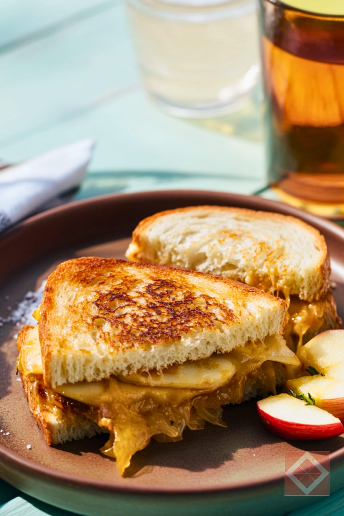 Crisp Apple Grilled Cheese Perfect for Two 4 Crisp Apple Grilled Cheese Perfect for Two - Grilled Cheese Recipe for Two with Caramelized Onion Apple pin 2 midia