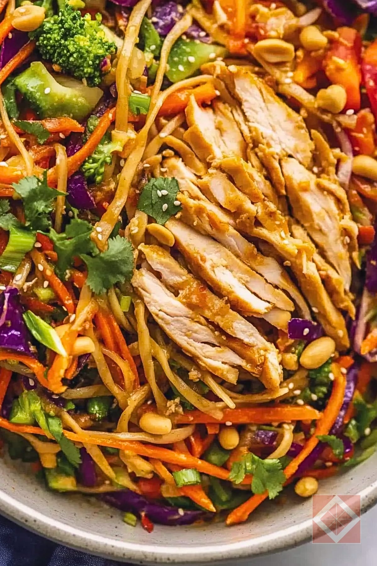 Asian Noodle Salad That’s Just the Right Kind of Spicy 3 Asian Noodle Salad That’s Just the Right Kind of Spicy - Healthy Asian Noodle Salad with Spicy Peanut Dressing pin 1 midia