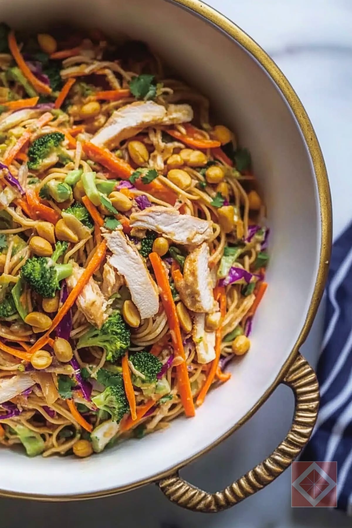 Asian Noodle Salad That’s Just the Right Kind of Spicy 4 Asian Noodle Salad That’s Just the Right Kind of Spicy - Healthy Asian Noodle Salad with Spicy Peanut Dressing pin 2 midia