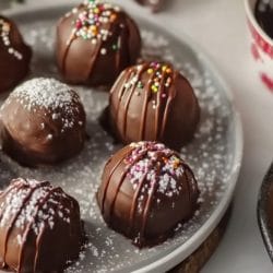 TikTok’s Favorite Hot Chocolate Bombs Recipe 6 TikTok’s Favorite Hot Chocolate Bombs Recipe - Hot Chocolate Bombs midia