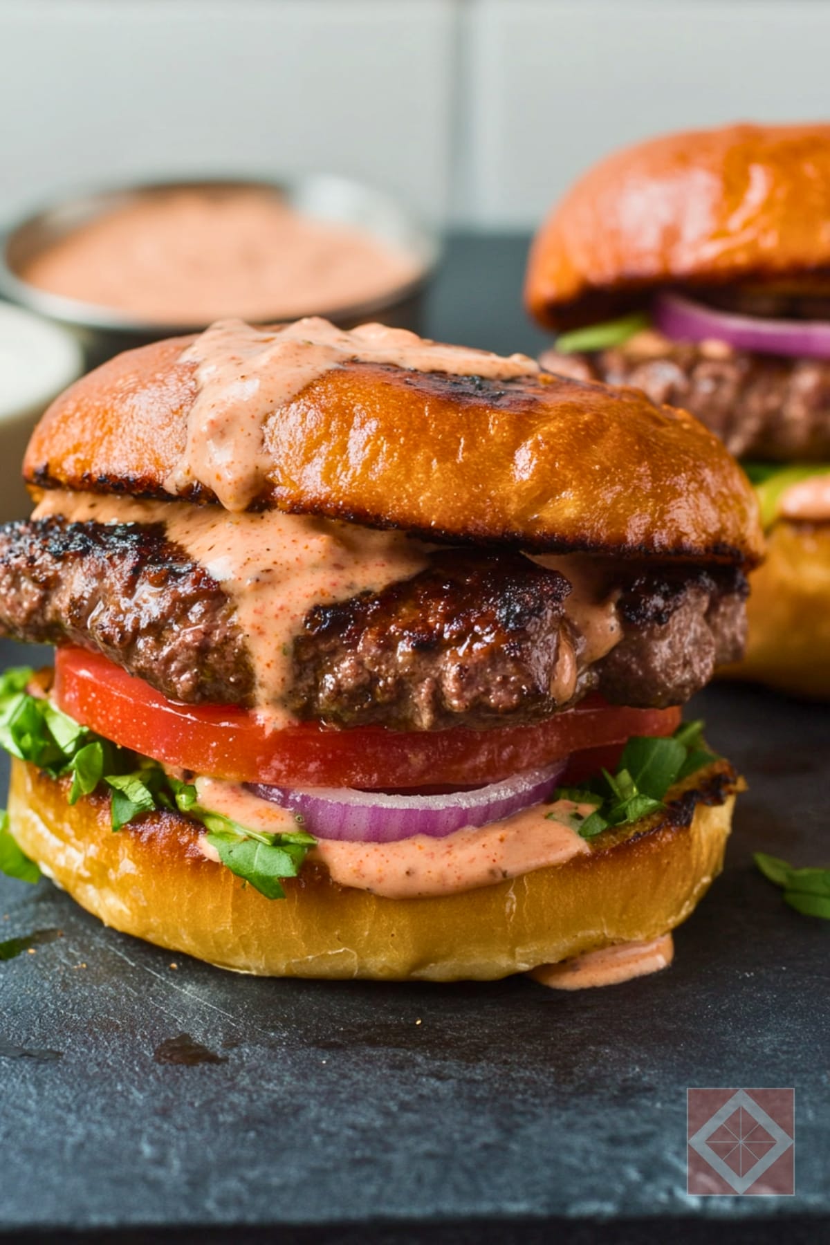 The Juciest Pub-Style Burger Recipe for Two People 4 The Juciest Pub-Style Burger Recipe for Two People - Juicy Pub Style Burgers pin 2 midia