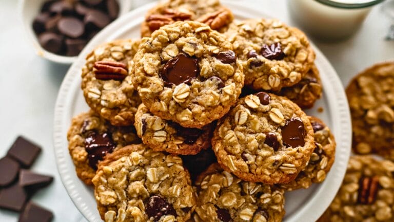 The Best Healthy Oatmeal Chocolate Chip Cookies You’ll Actually Want to Make 1 The Best Healthy Oatmeal Chocolate Chip Cookies You’ll Actually Want to Make - Oatmeal Chocolate Chip Cookies midia