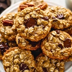 The Best Healthy Oatmeal Chocolate Chip Cookies You’ll Actually Want to Make 5 The Best Healthy Oatmeal Chocolate Chip Cookies You’ll Actually Want to Make - Oatmeal Chocolate Chip Cookies midia