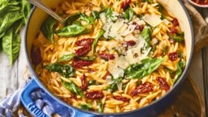 Easy & Healthy Spinach Orzo Recipe Everyone Can Enjoy 1 Easy & Healthy Spinach Orzo Recipe Everyone Can Enjoy - One Pot Sun Dried Tomato Orzo with Spinach midia