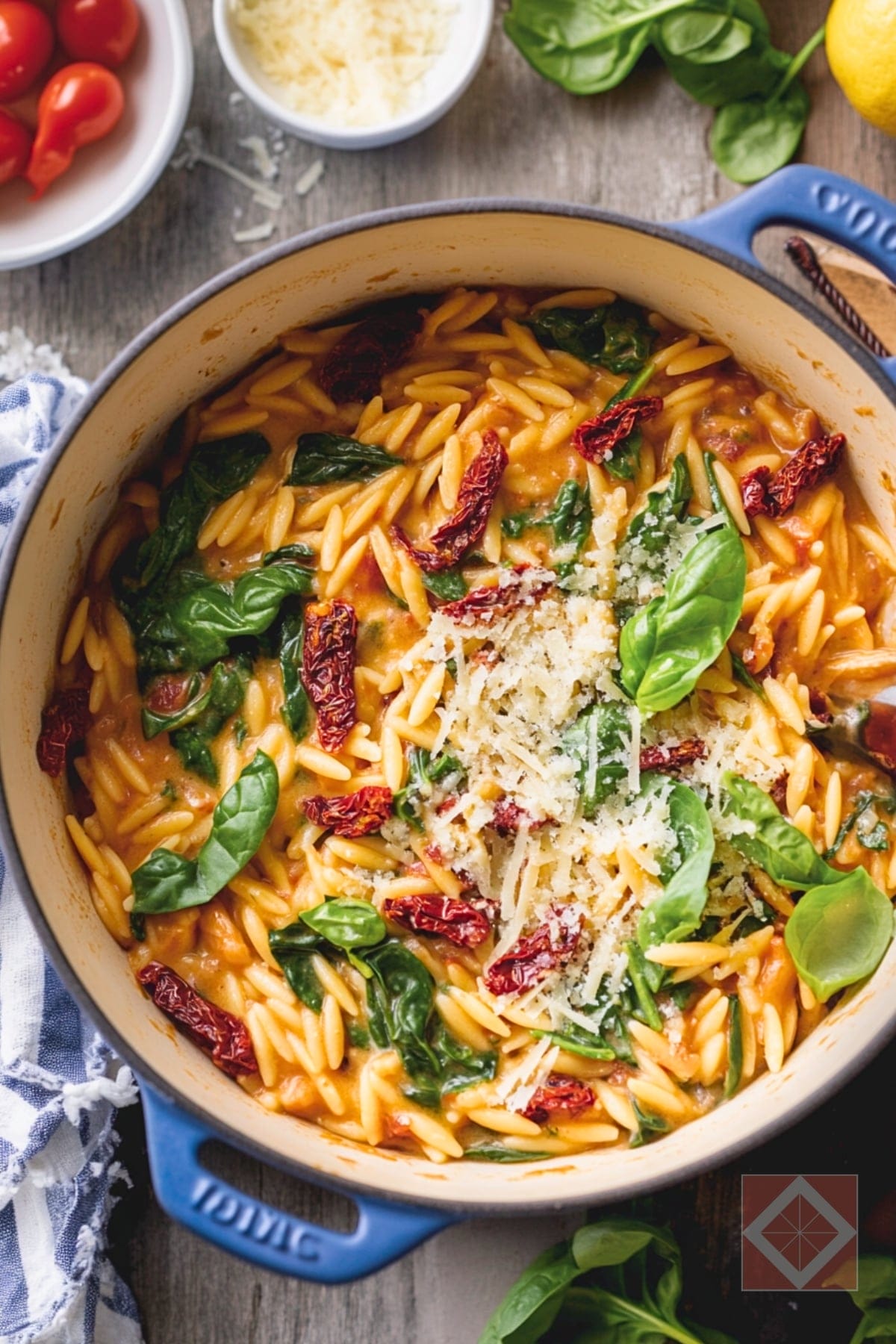 Easy & Healthy Spinach Orzo Recipe Everyone Can Enjoy 3 Easy & Healthy Spinach Orzo Recipe Everyone Can Enjoy - One Pot Sun Dried Tomato Orzo with Spinach pin 2 midia