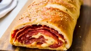 Easy Stromboli: Cheesy, Crispy, & Made for Two 1 Easy Stromboli: Cheesy, Crispy, & Made for Two - Salami Capicola Provolone Stromboli midia
