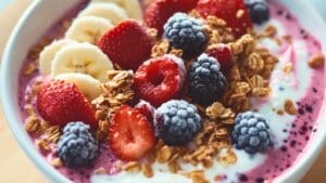 Cottage Cheese Smoothie Bowl That Tastes Like a Treat (But Works Like Breakfast) 1 Cottage Cheese Smoothie Bowl That Tastes Like a Treat (But Works Like Breakfast) - Smoothie Bowls with Cottage Cheese midia