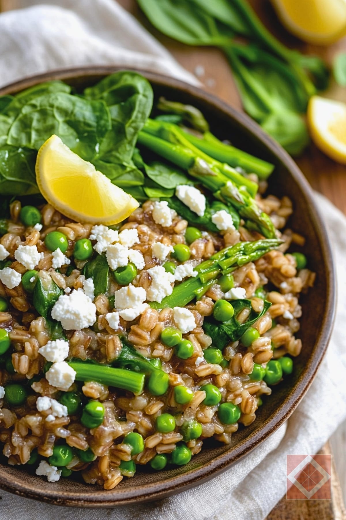 This Spring Farro Risotto Practically Cooks Itself 3 This Spring Farro Risotto Practically Cooks Itself - Spring Green Farro Risotto pin 1 midia