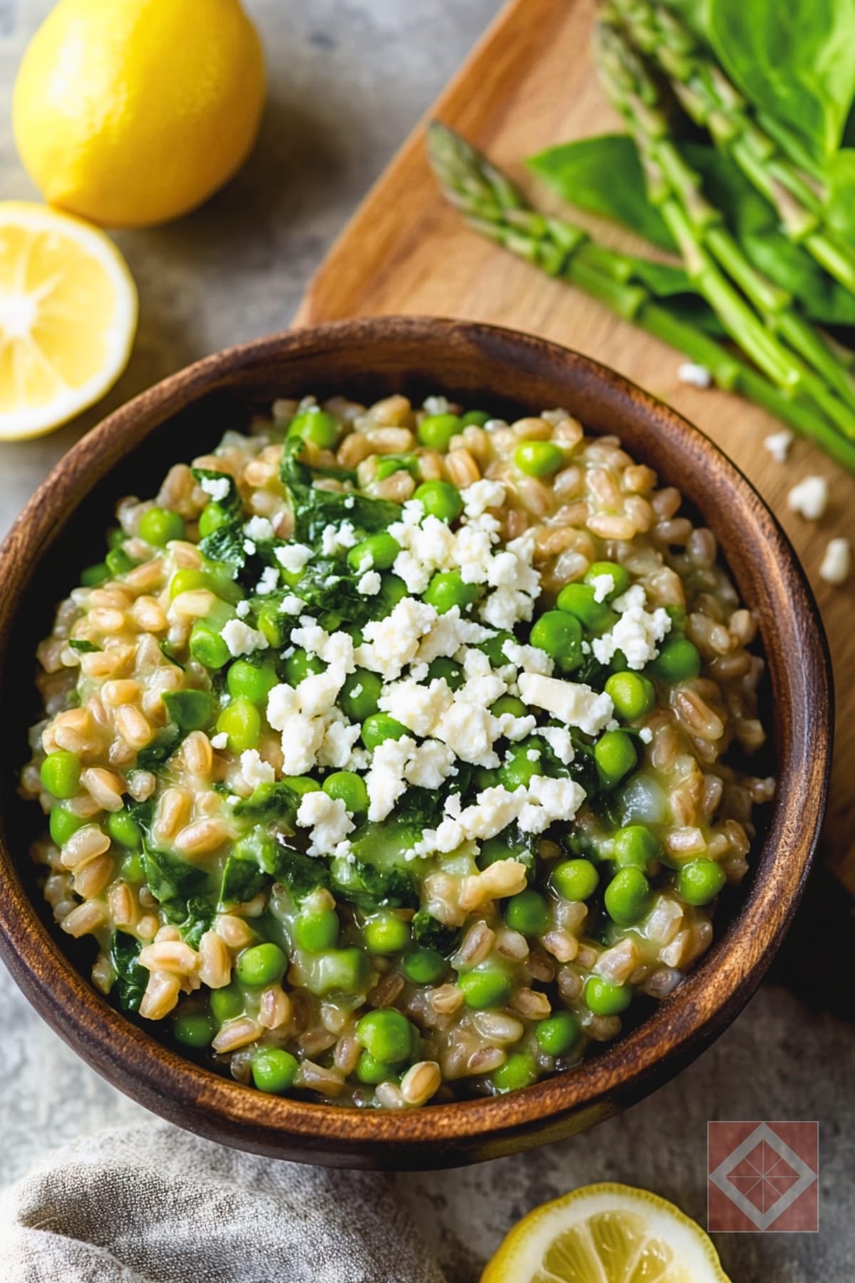 This Spring Farro Risotto Practically Cooks Itself 4 This Spring Farro Risotto Practically Cooks Itself - Spring Green Farro Risotto pin 2 midia