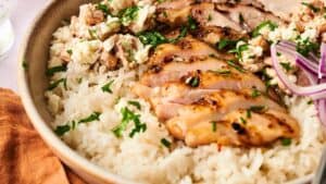 Street Corn Meets Chicken Bowl in This Ridiculously Good Recipe 1 Street Corn Meets Chicken Bowl in This Ridiculously Good Recipe - Street Corn Chicken Rice Bowl 6